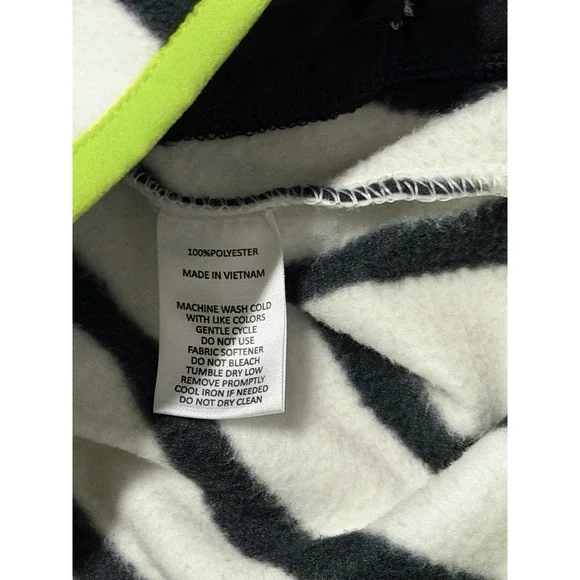 Beetlejuice Warner Bros Studio Tour Hollywood Exclusive Fleece Jacket Medium - Picture 5 of 6